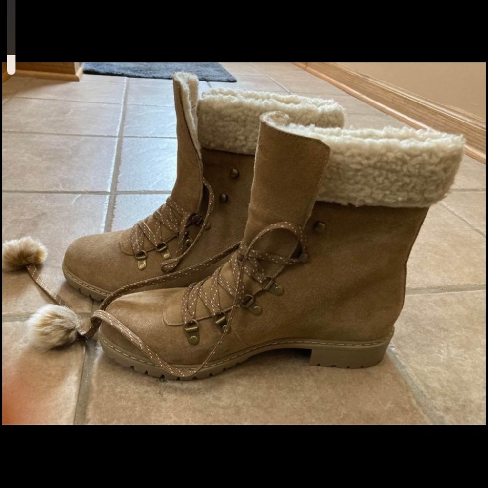 Bass boots